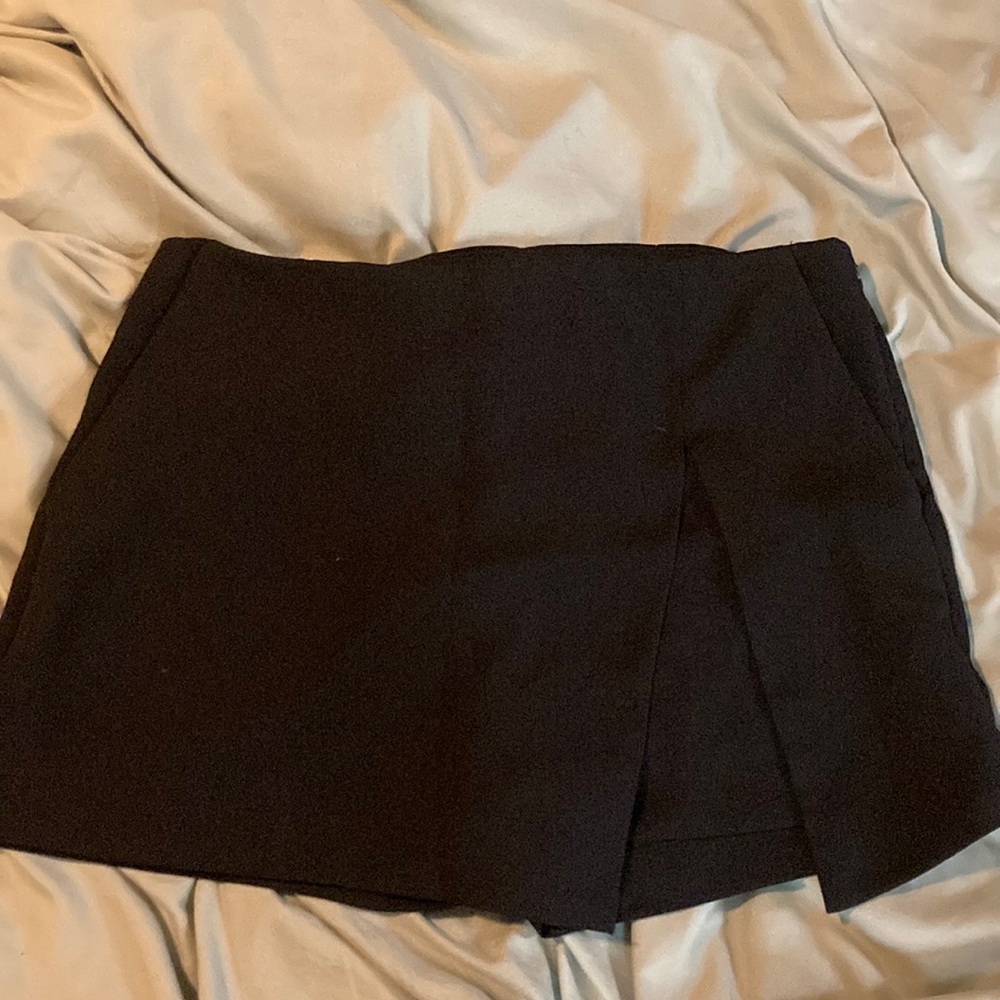Express Black Skort. Size 4! Pockets. True to size!